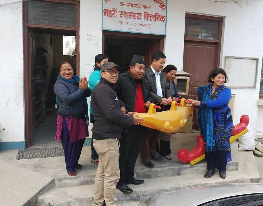 Donation of teaching material to SSC LMC